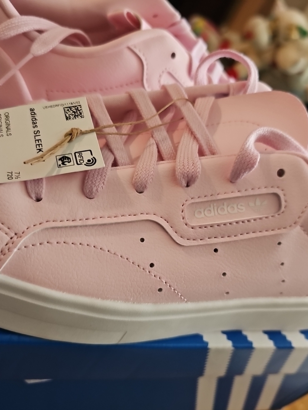 adidas Womens Sleek Pastel Pink Sneakers Size 9 New